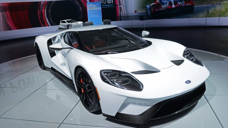 Ford GT white FBN