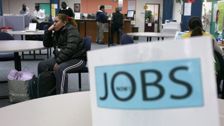 Job seekers visit an employment center in San Francisco, California, in this Nov. 20, 2009, file photo. 