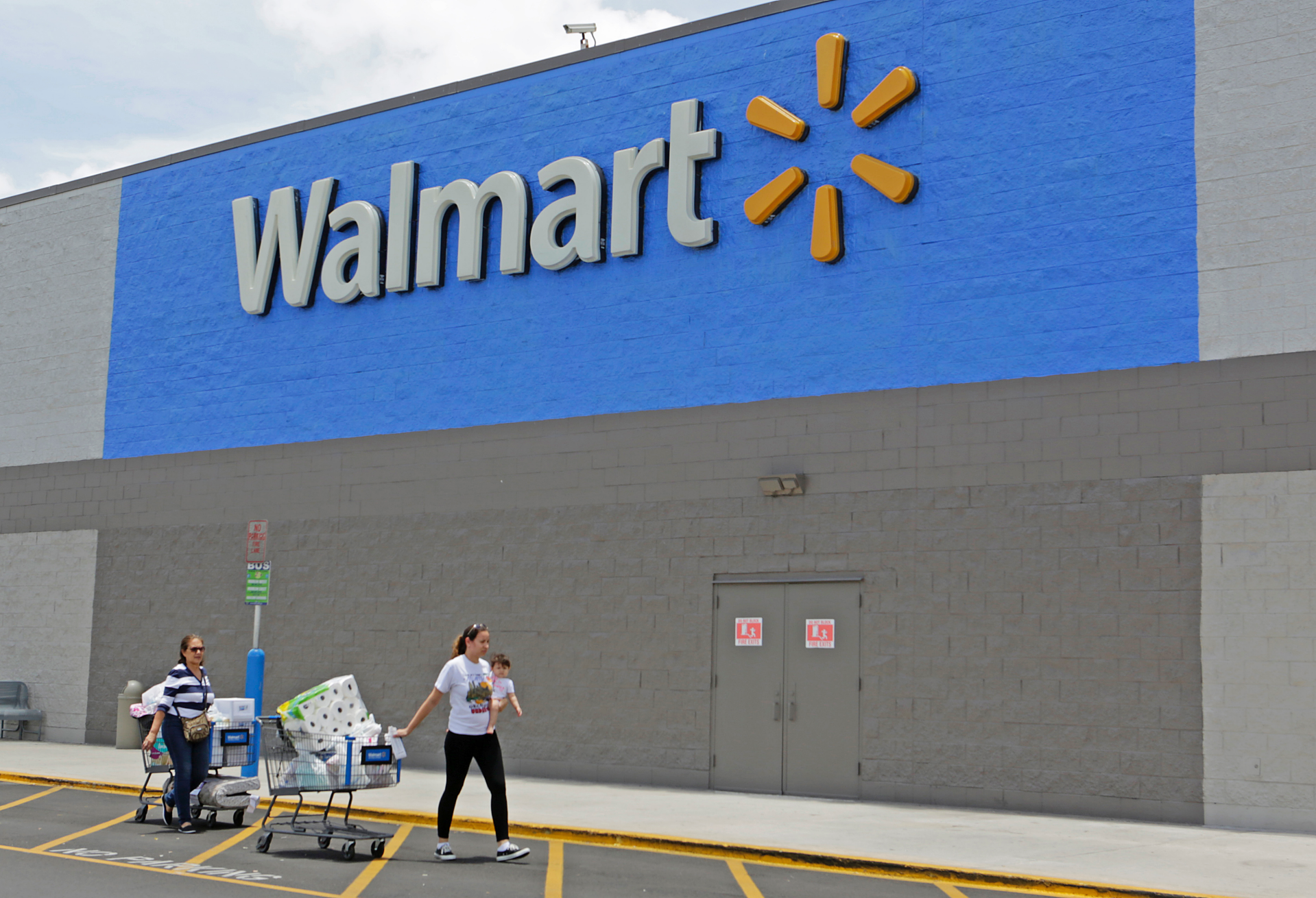 Walmart's online sales soar as it seeks to catch Amazon Fox Business