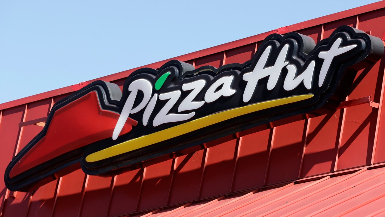 Pizza Hut closing hundreds of restaurants as it pushes delivery Fox