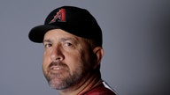 Diamondbacks coach apologizes for wearing Apple Watch during MLB playoff game
