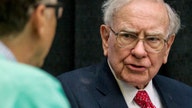 Buffett faults United, but sticks with airlines investments