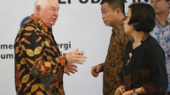 Freeport to cut stake in Indonesia mine after gov't pressure