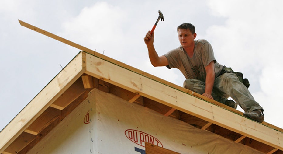 Building_Home_Construction_Worker_02