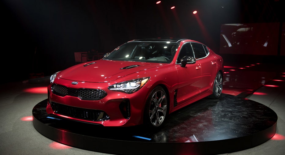 Kia Stinger 2017 Detroit auto show FBN