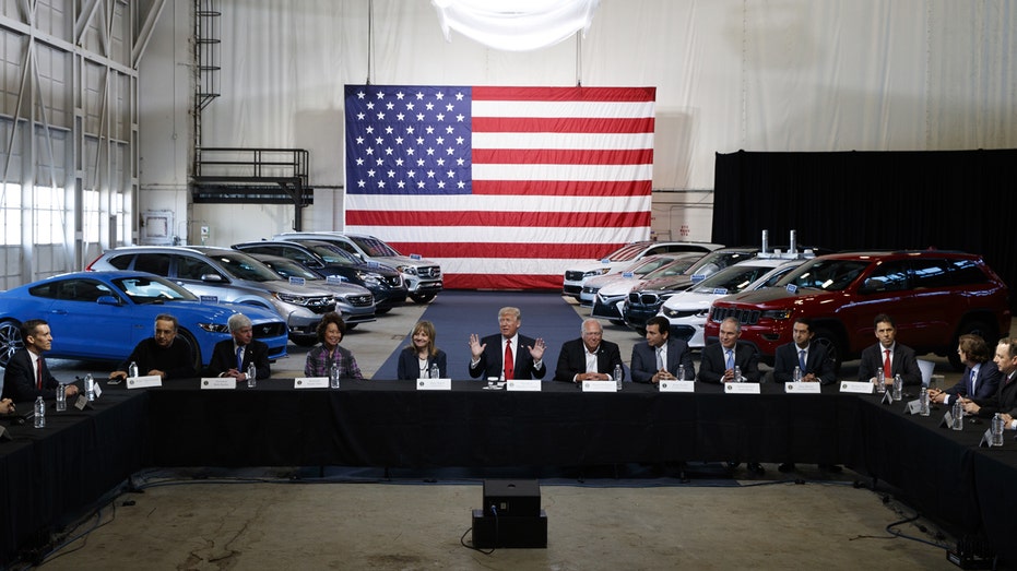 Dondal Trump GM Ford Chrysler CEOs at table FBN