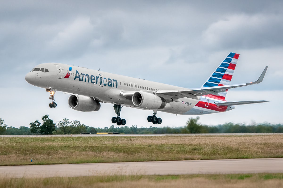 Αποτέλεσμα εικόνας για American Airlines cuts flights from international cities as fuel price rises high