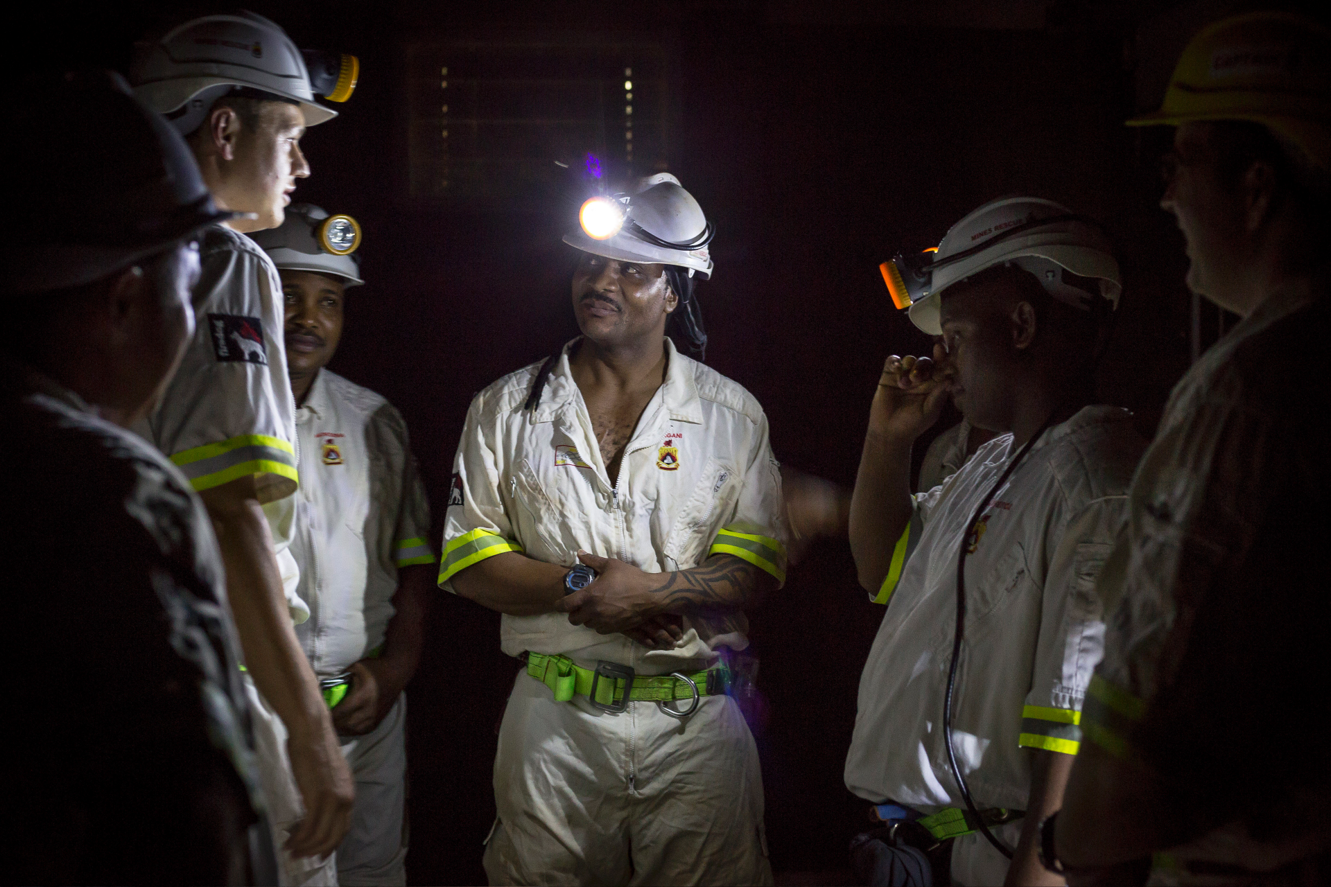 Горнодобывающая промышленность юар. South africa mining. South africa mining. Золото юар шахта. Рудокопы 19 век.