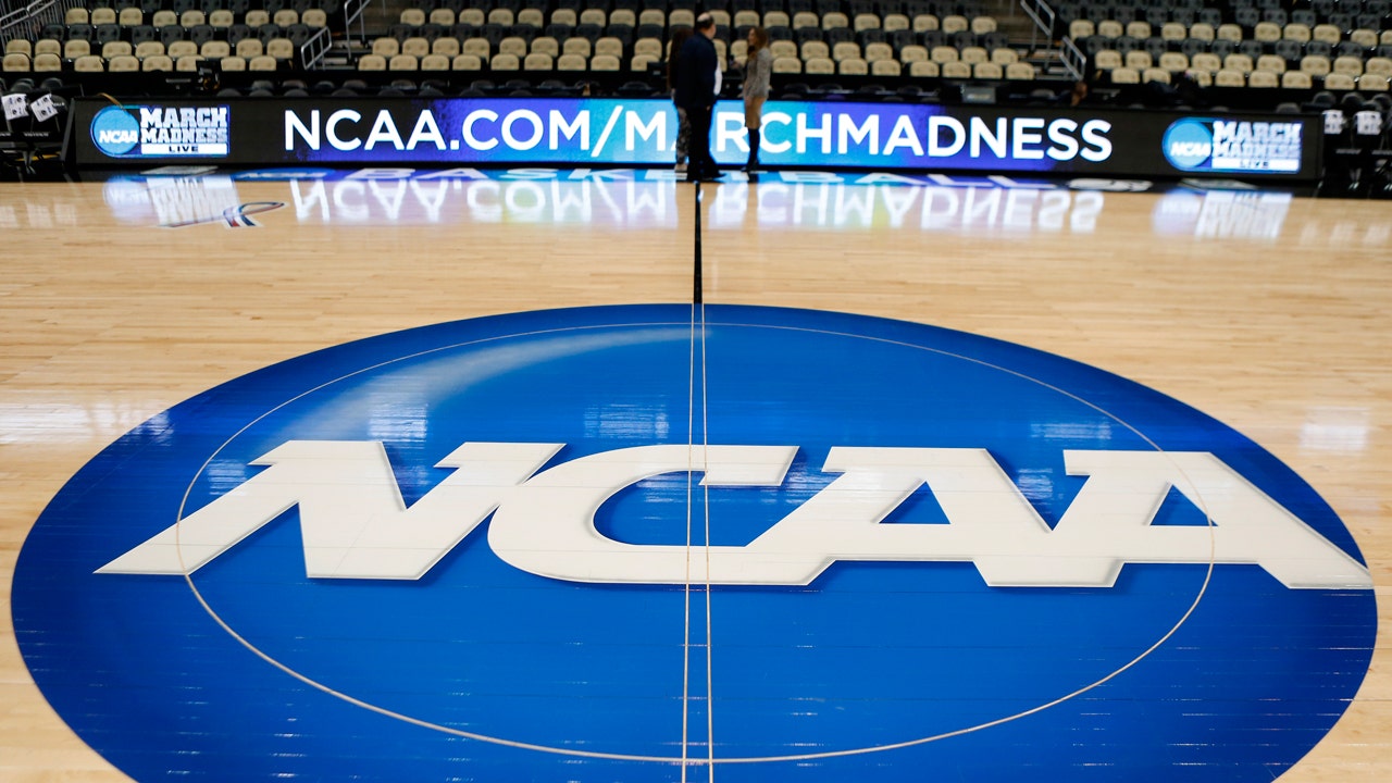 ncaa basketball live stream free