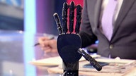 Teenager invents 3D-printed hand for $300