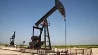 Oil Holds Near Annual Peaks, Awaiting OPEC Cuts