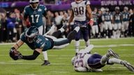 Philadelphia Eagles outshoot Patriots for 1st Super Bowl, 41-33