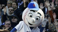 Mascot 'Mr. Met' gives fan middle finger in viral video, prompts Mets apology