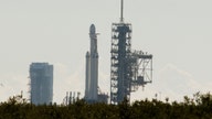 SpaceX Falcon Heavy poised for debut test launch, with Tesla Roadster payload