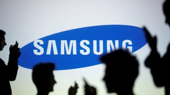 Samsung overtakes Apple for top phonemaker spot: report