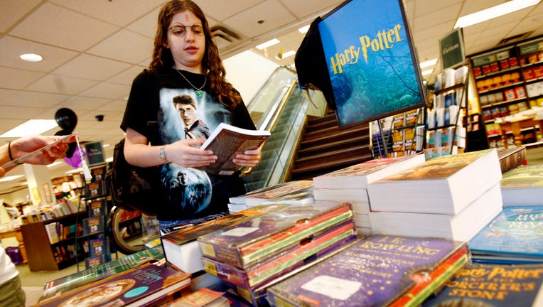 Barnes Noble Shares Tumble To New Lows Amid Retail Apocalypse