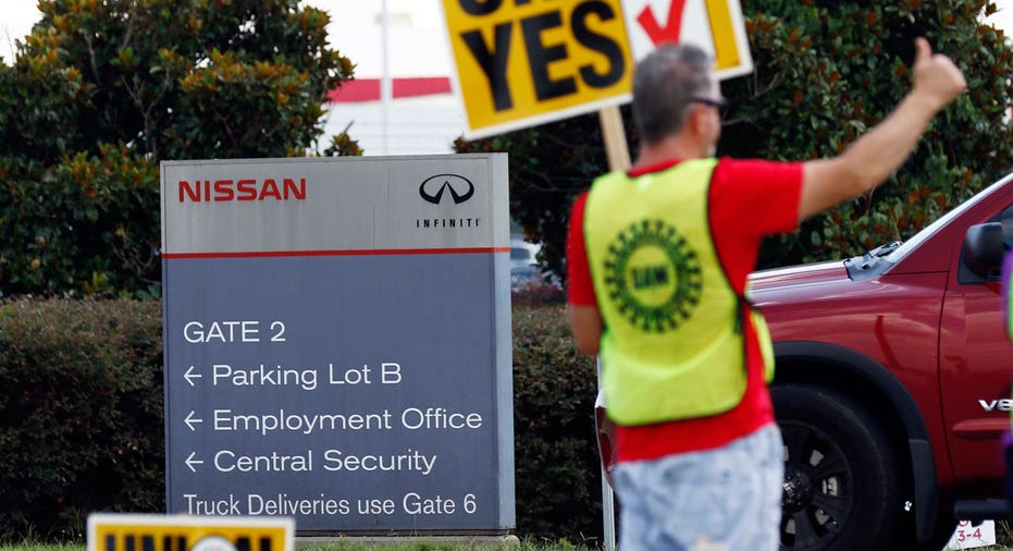 Nissan Mississippi UAW union vote sign FBN AP