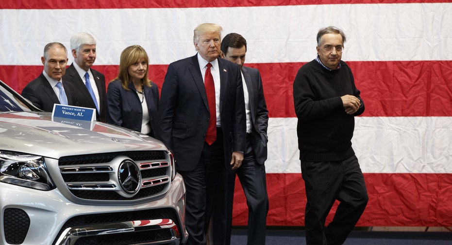 Dondal Trump GM Ford Chrysler CEOs FBN