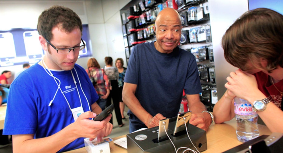 Customers Buying iPhone 4
