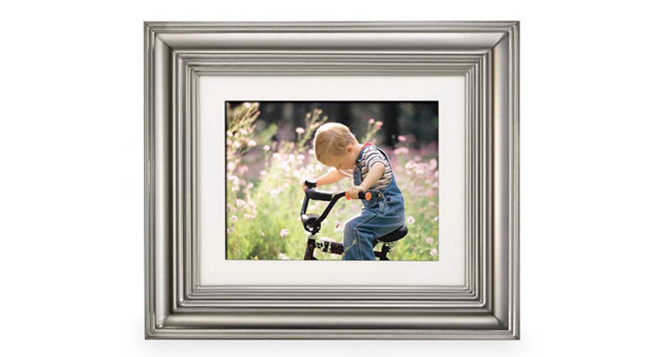 Insignia 8” NS-DPF8TR Digital Picture Frame