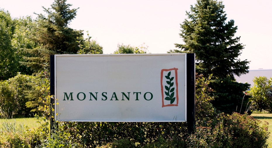 Monsanto Logo RTR FBN