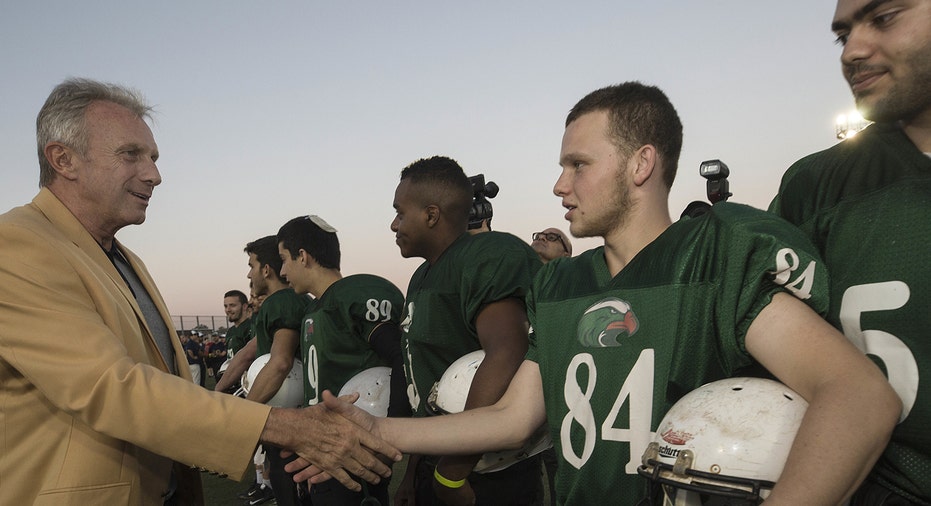 Patriots owner Kraft, NFL stars promote Israeli football in goodwill trip