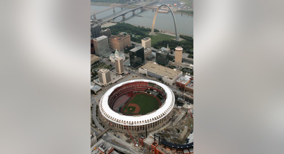 Photo of Saint Louis' Arch & Baseball 200x300