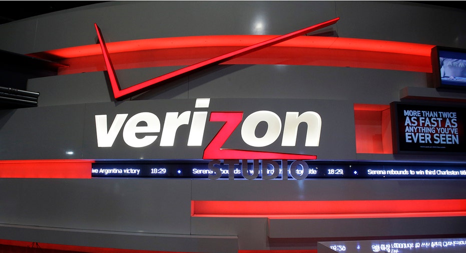 Verizon Logo Store 2 FBN