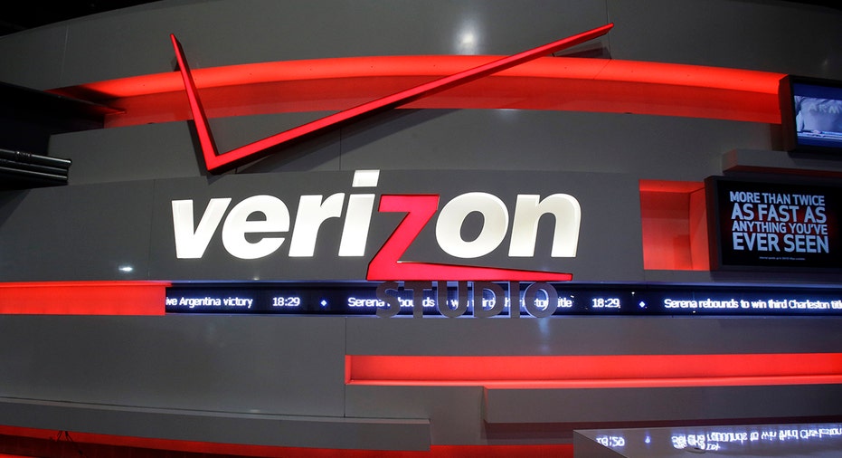 Verizon Logo Store 2 FBN