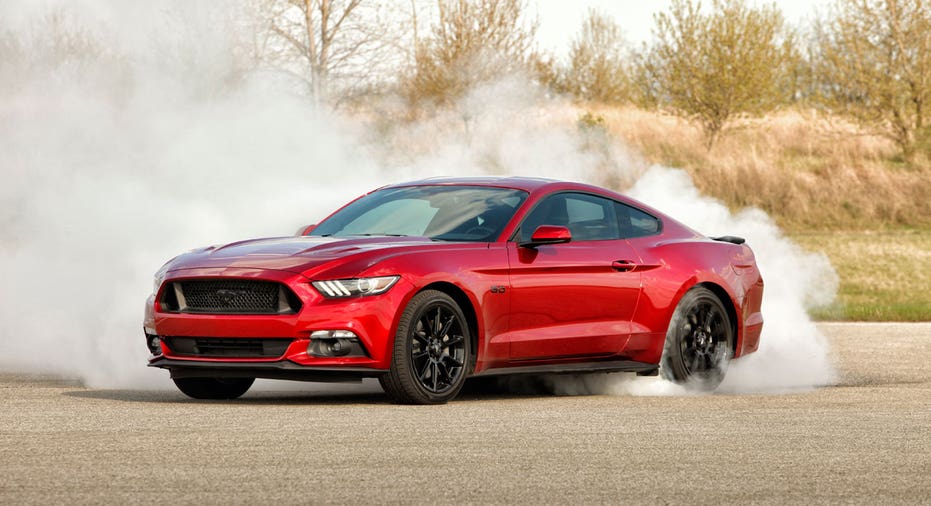 2016 Ford Mustang doing burnout FBN