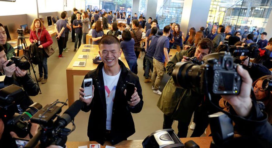 Iphone X Beijing  REUTERS/Damir Sagolj