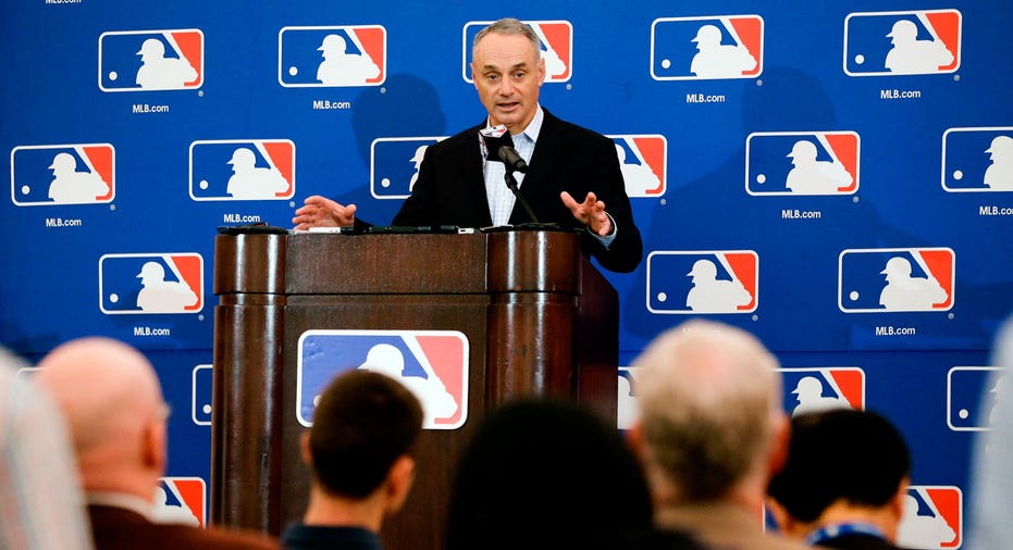 MLB Rob Manfred 2017 Owners Meeting AP FBN