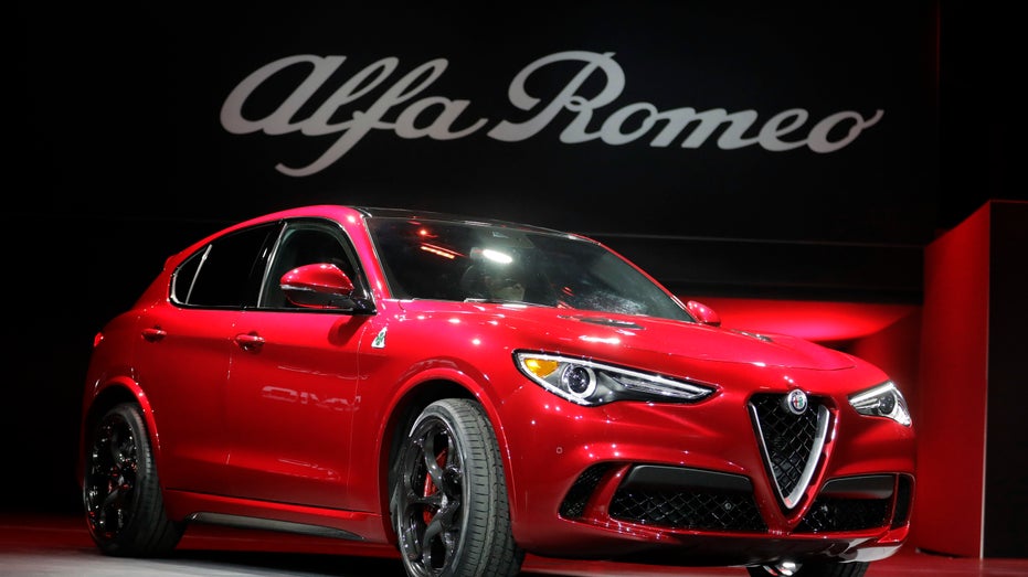 Alfa Romeo Stelvio 2 LA auto show FBN