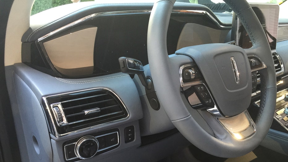 2018 Lincoln Navigator preview - wheel FBN