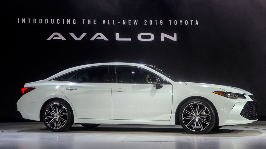 2019 Toyota Avalon, Detroit auto show AP FBN