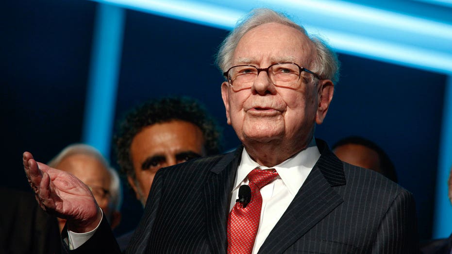 Warren Buffett at Forbes gala AP FBN