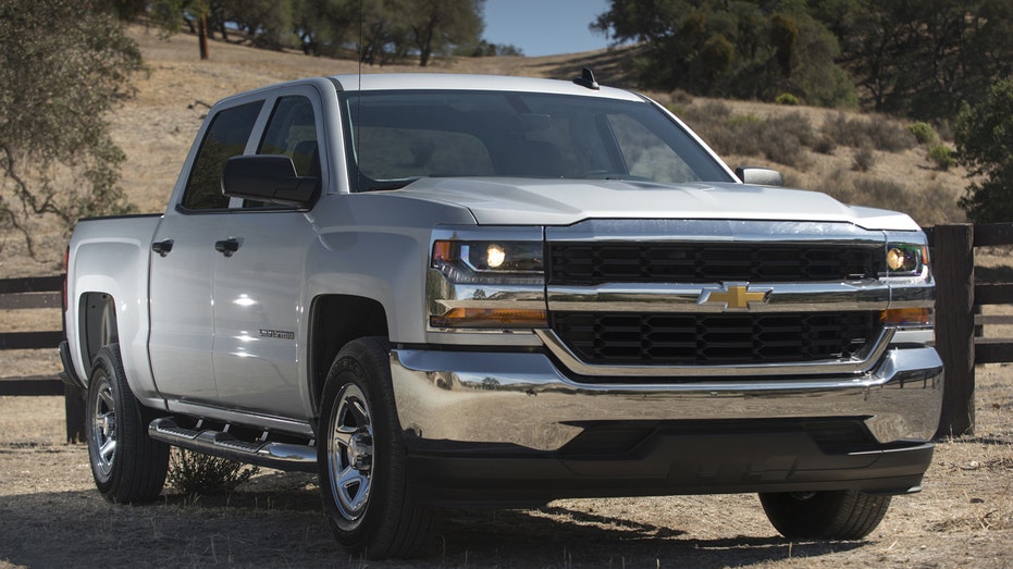 2017 Chevrolet Silverado silver FBN