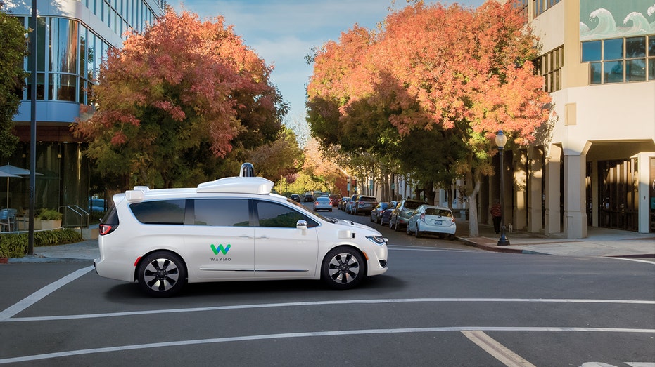 Chrysler Pacifica Waymo autonomous car 2017 FBN