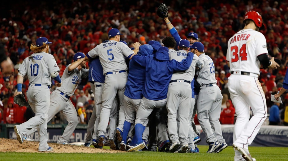 Dodgers celebrate NLDS win 2016 FBN