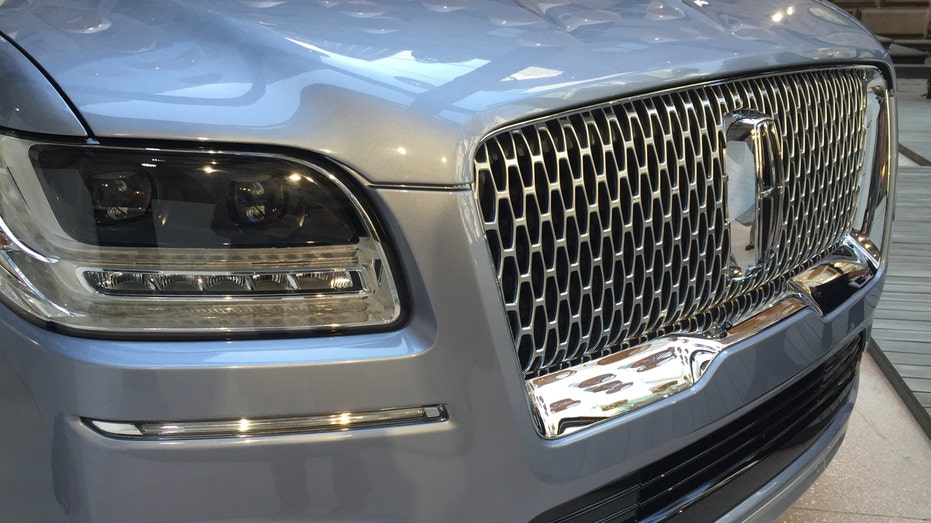 2018 Lincoln Navigator preview - front FBN