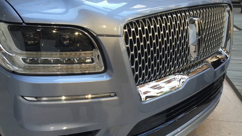 2018 Lincoln Navigator preview - front FBN