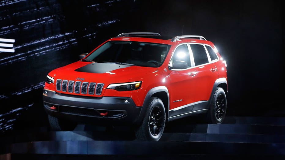 2019 Jeep Cherokee, Detroit auto show AP FBN