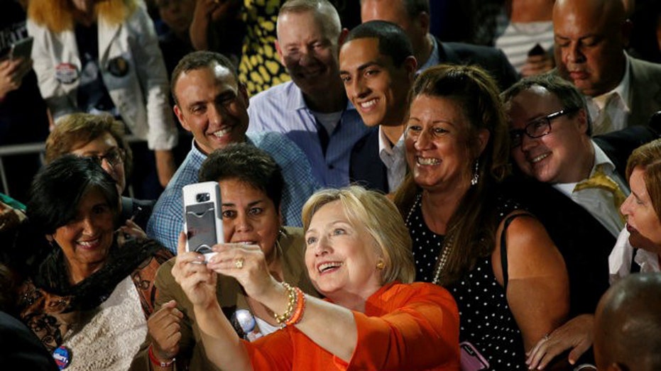 Hillary Clinton selfie pose