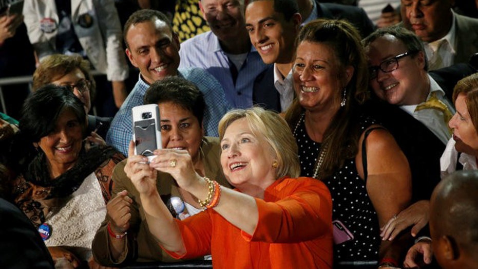 Hillary Clinton selfie pose