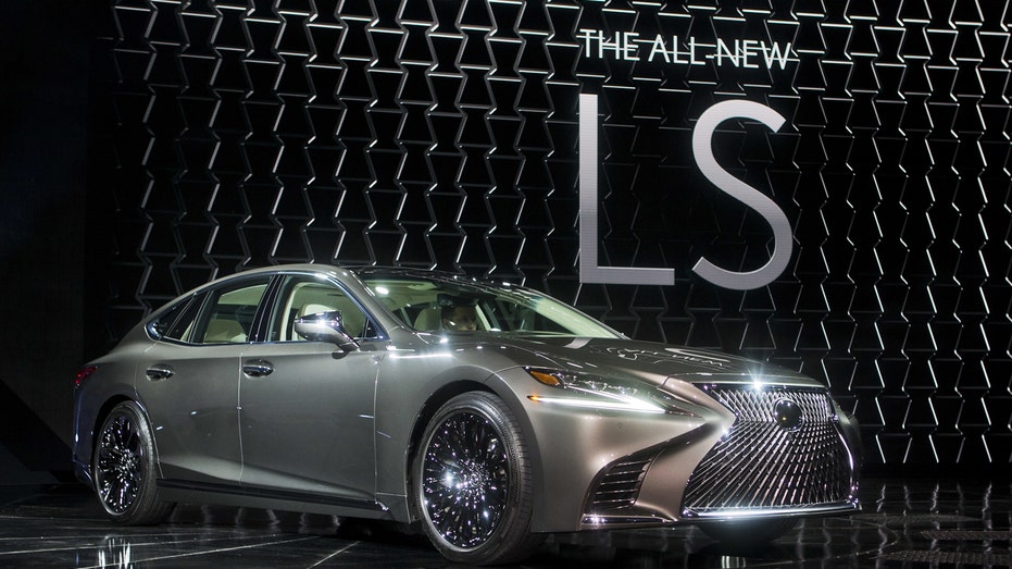 Lexus LS 2017 Detroit auto show FBN