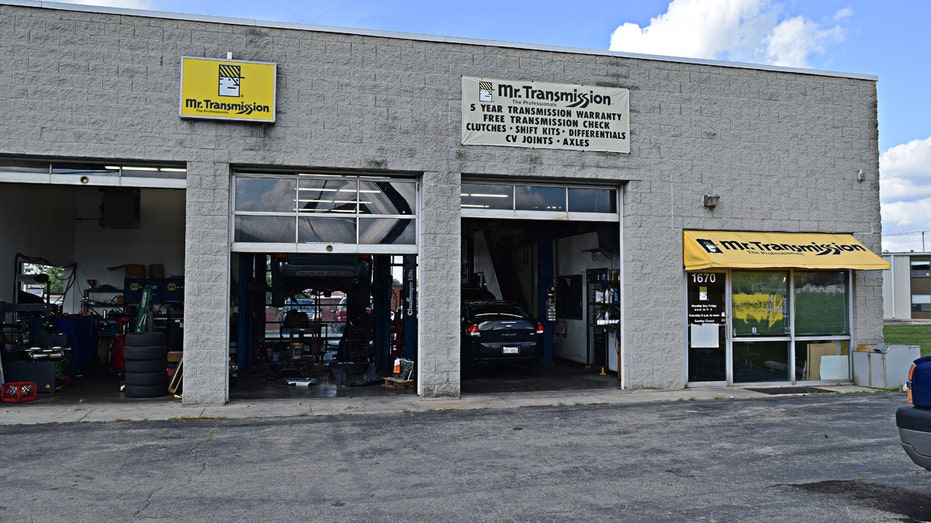 Mr. Transmission exterior FBN