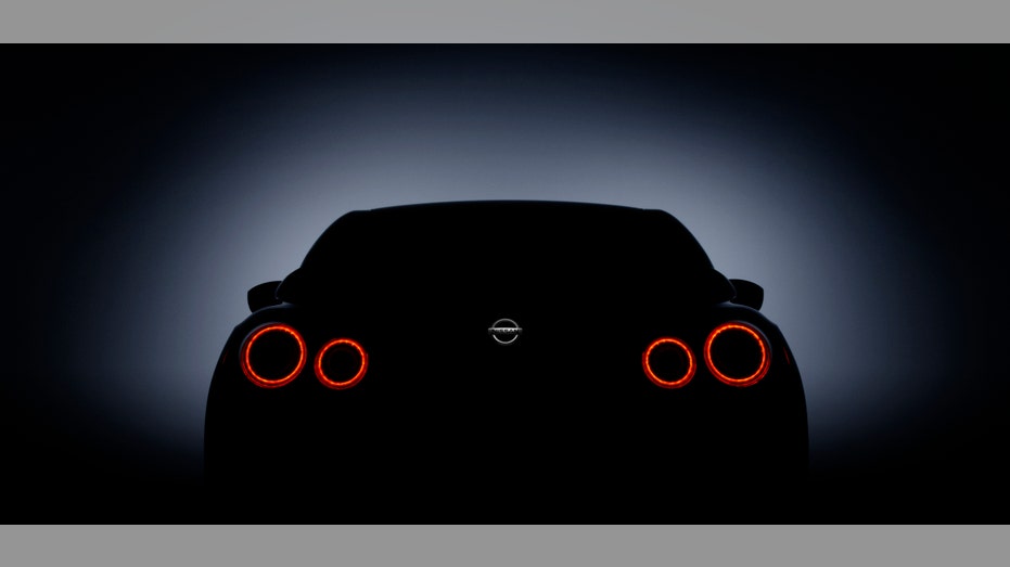 Nissan GT-R teaser image