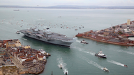 New UK aircraft carrier HMS Queen Elizabeth arrives at port