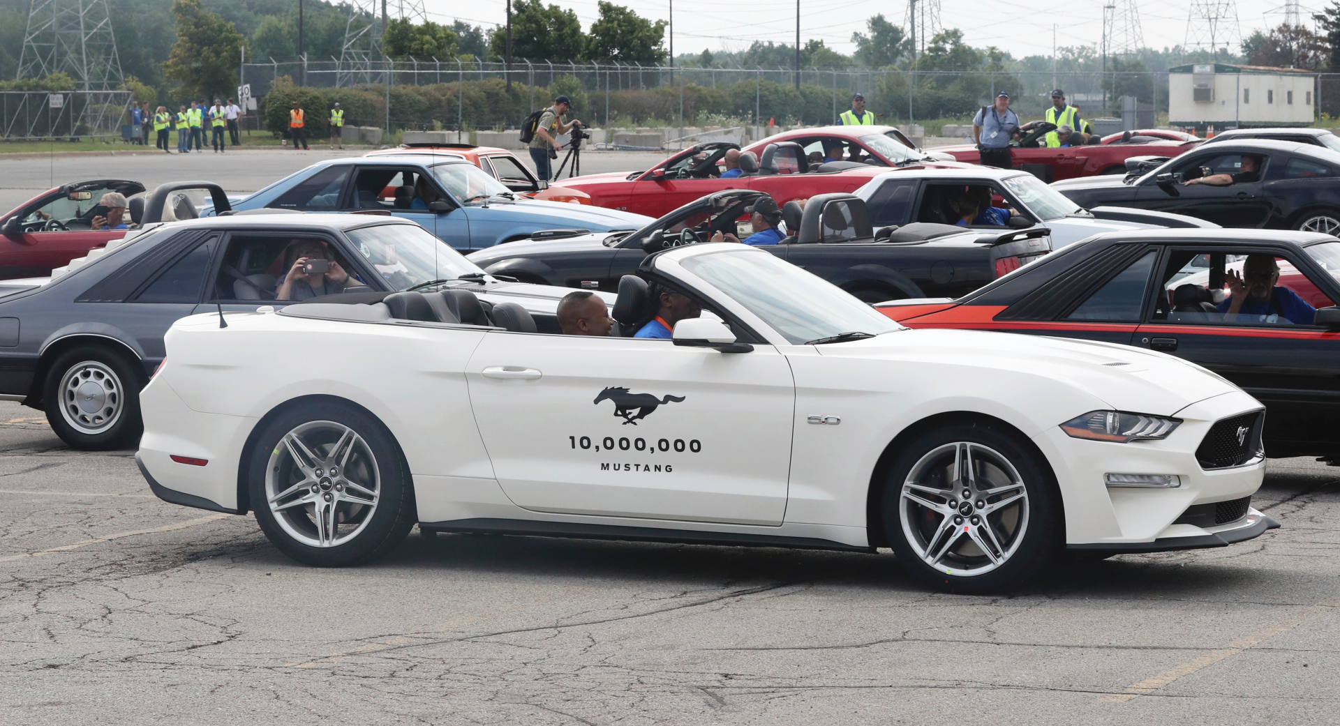 10,000,000e Mustang !  ContentBroker_contentid-102e21b9cf23495ca45094df4be796f4