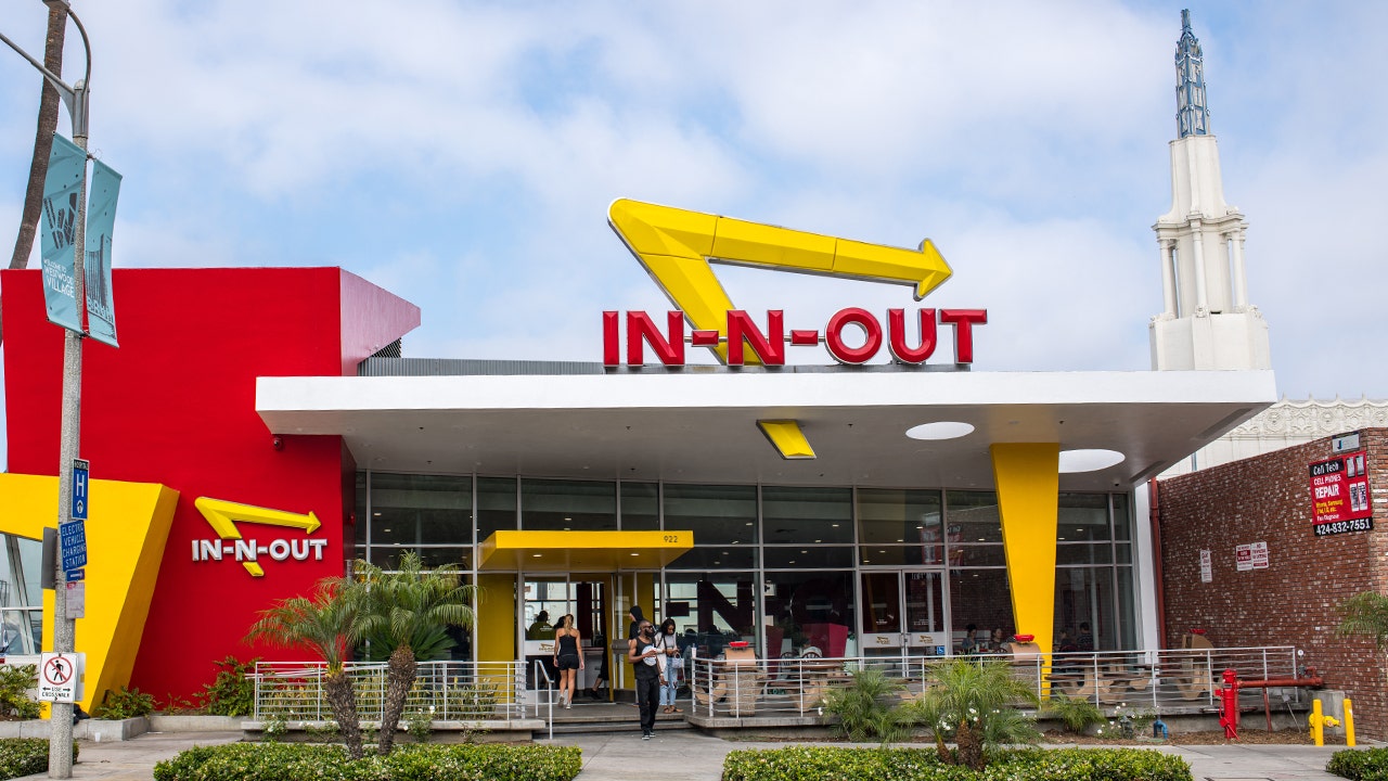 In N Out Burger Managers Salaries Eons Above Competitors How Popular Fast Food Chains Compare Fox Business